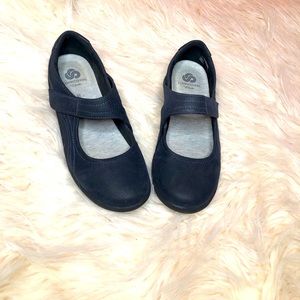 🎉Cloudsteppers by Clark’s Mary Janes size 7m🎉
